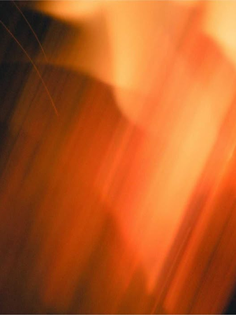 Abstraktes Hintergrundbild mit weichen Orange-, Gelb- und Rottönen, die an flüssiges Edelmetall oder Schmelzfeuer erinnern. Dekoratives Design-Element der Burger Edelmetalle Website.