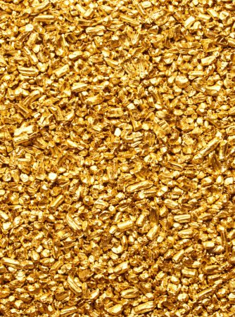 Feingoldgranulat in Nahaufnahme – kleine, glänzende Goldkörner füllen das gesamte Bild. Feingoldgranulat entsteht bei Burger Edelmetalle als Vergütungsform nach dem Scheiden und Recyceln von Scheidgut.